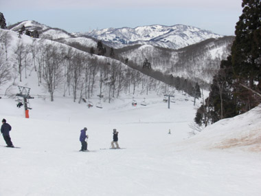 ガーラ湯沢スキー場５ 右へ曲がるとジャンプ台